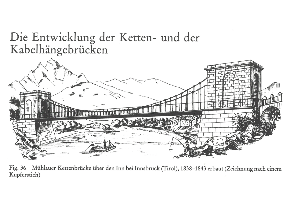 Auf der abgebildeten Zeichnung ist in schwarz-weiß eine Kabelhängebrücke dargestellt. Im Hintergrund sind Berge und darunter ein Fluss zu erkennen.